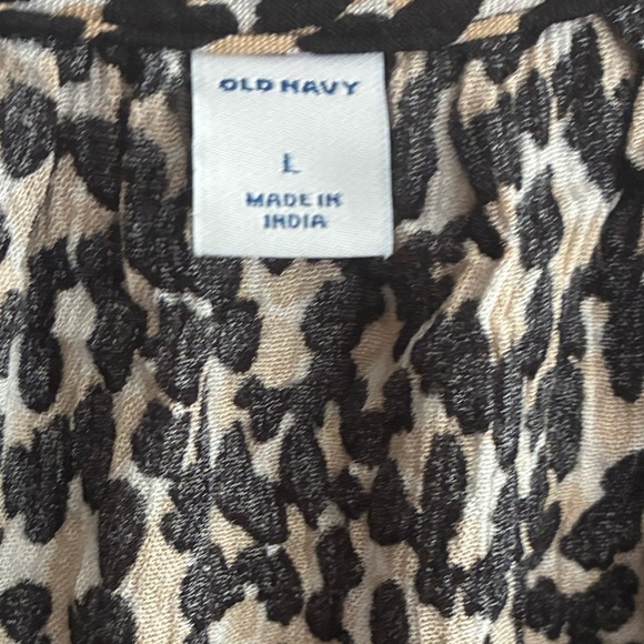 Old Navy Ruffled Crinkle-Texture Tie-Front
Stylish Animal Print Women's Top L - Picture 6 of 9